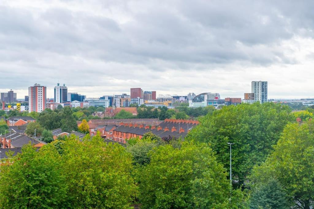 Stunning Brand New 3 Bed By Valore Services Apartment Manchester