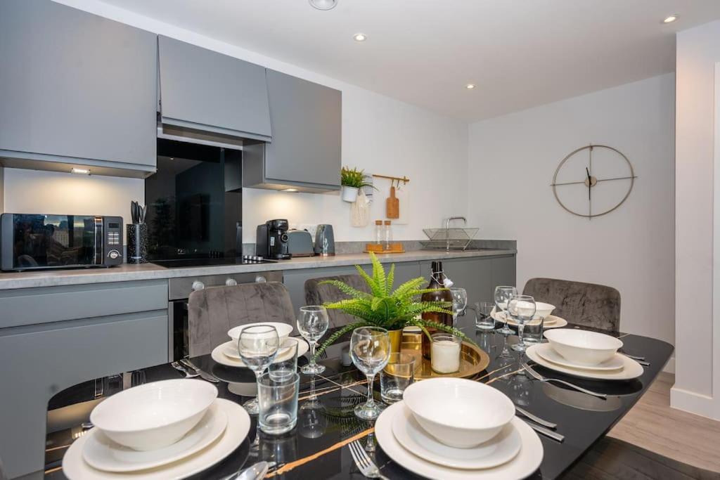 Stunning Brand New 3 Bed By Valore Services Apartment Manchester