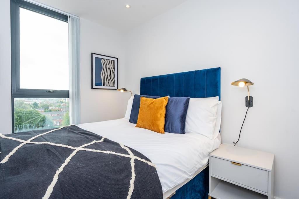 Stunning Brand New 3 Bed By Valore Services * Manchester