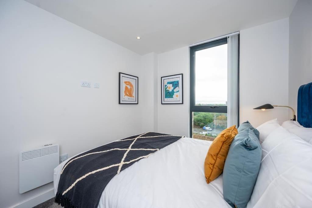 Stunning Brand New 3 Bed By Valore Services Apartment *
